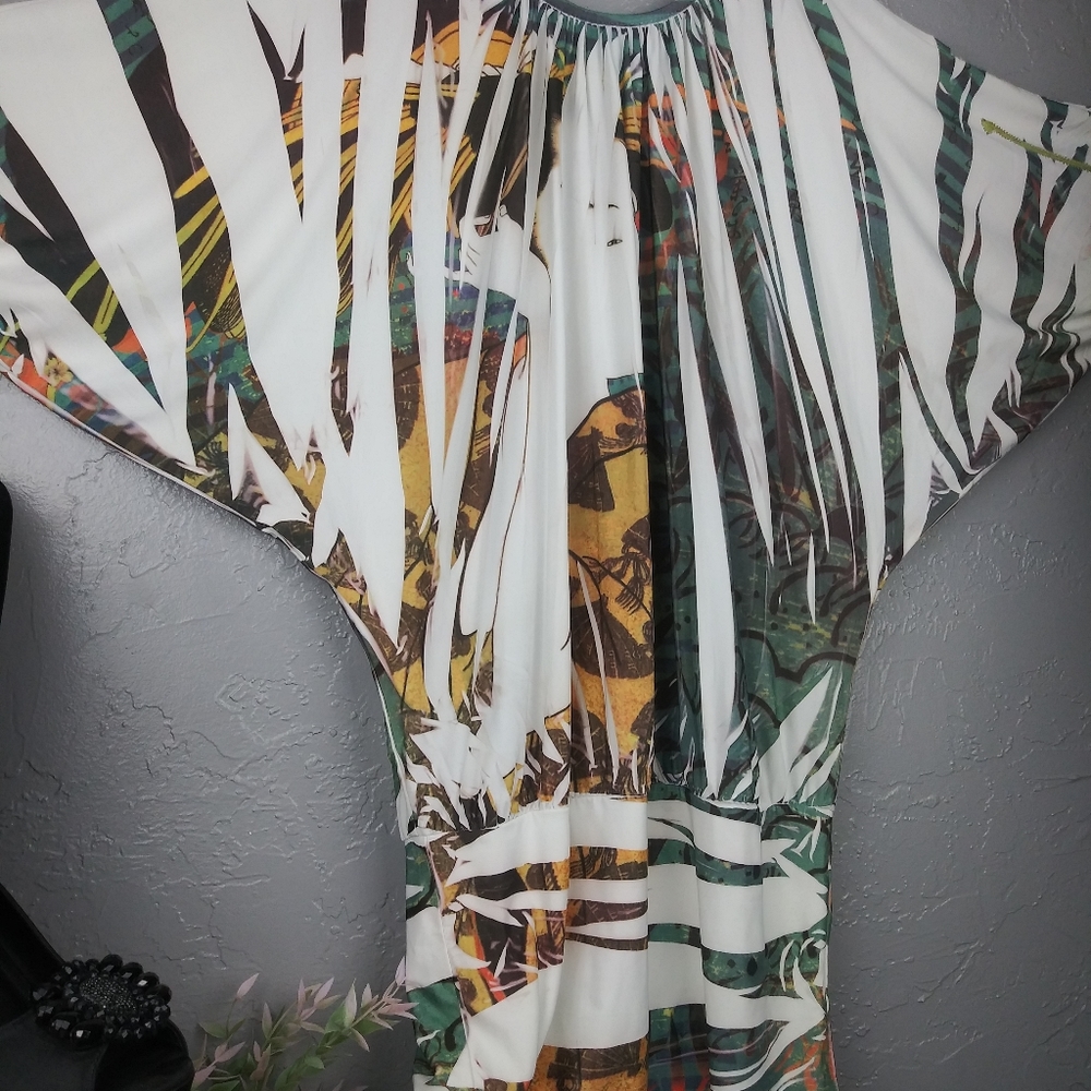 5/$25 Cold shoulder bat wing top